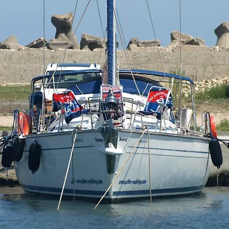 ספינת מלון Sunny Yachting מנגליה