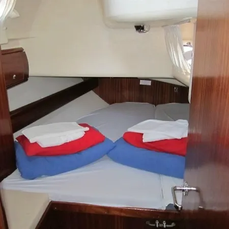 Sunny Yachting ספינת מלון
