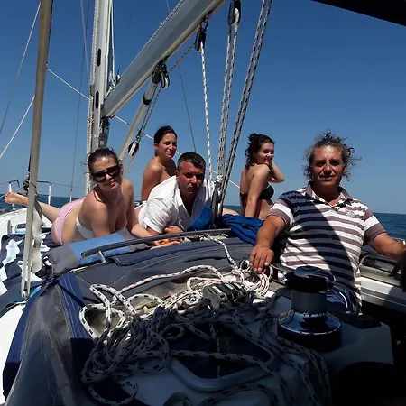 ספינת מלון Sunny Yachting *