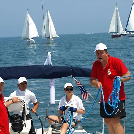 Sunny Yachting ספינת מלון *