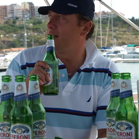 Sunny Yachting ספינת מלון *