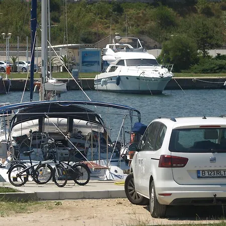 ספינת מלון Sunny Yachting *