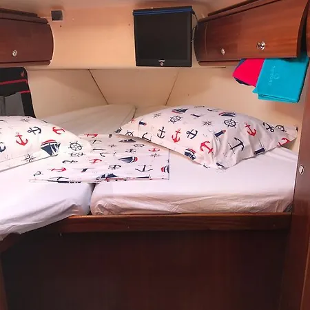 Sunny Yachting ספינת מלון