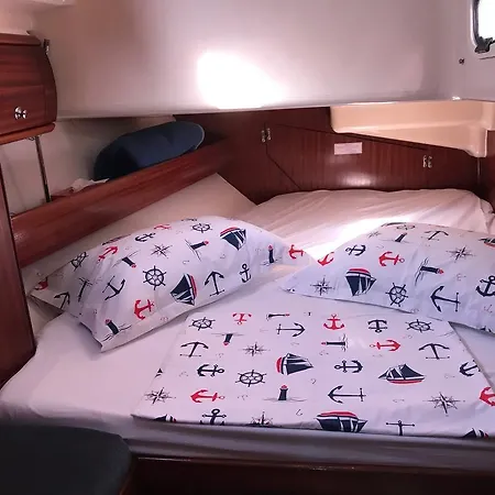 Sunny Yachting Bådhotel Mangalia